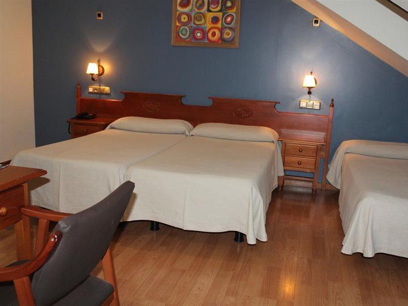 Hotel El Castillo Ponferrada Bagian luar foto