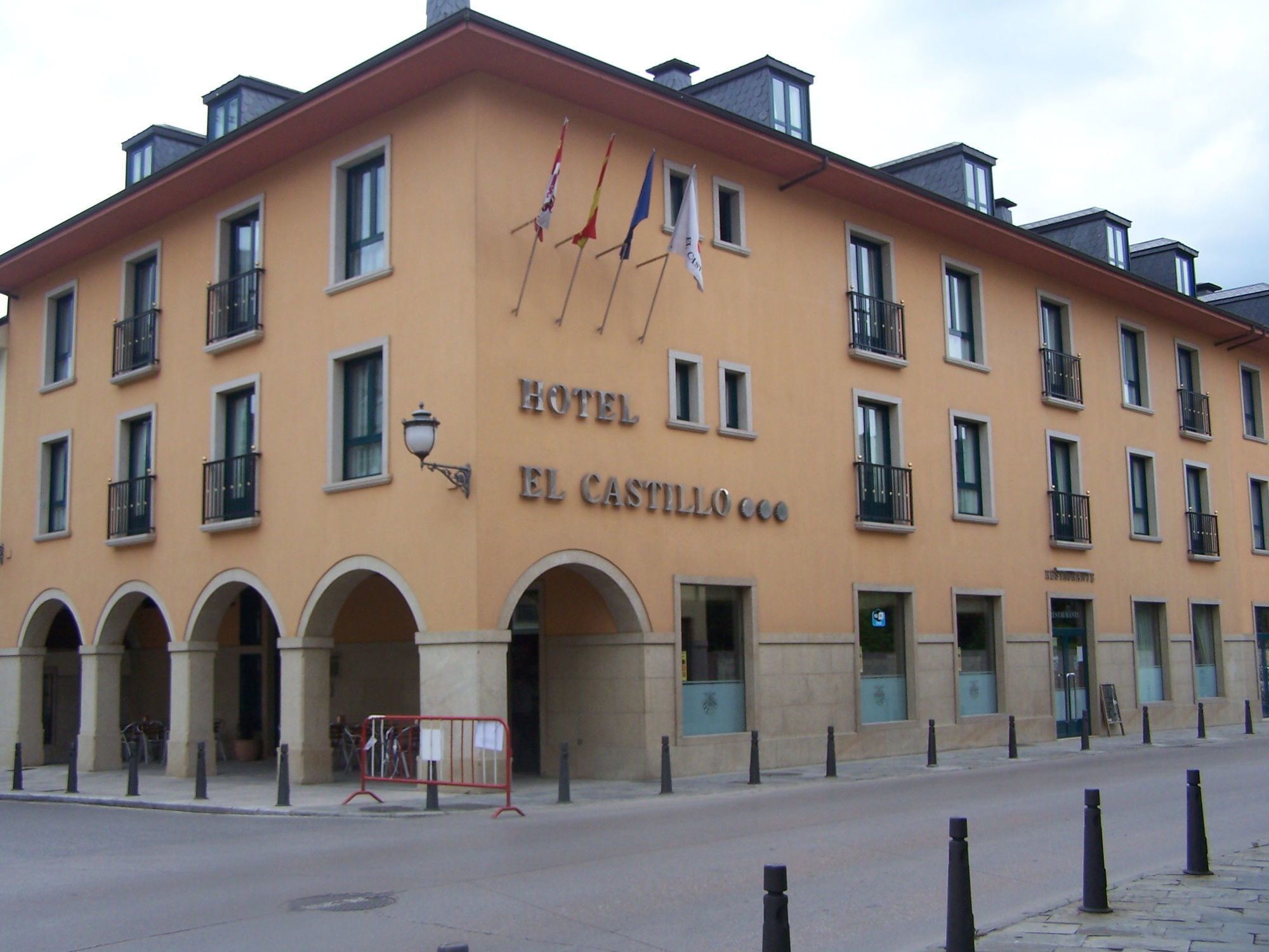 Hotel El Castillo Ponferrada Bagian luar foto