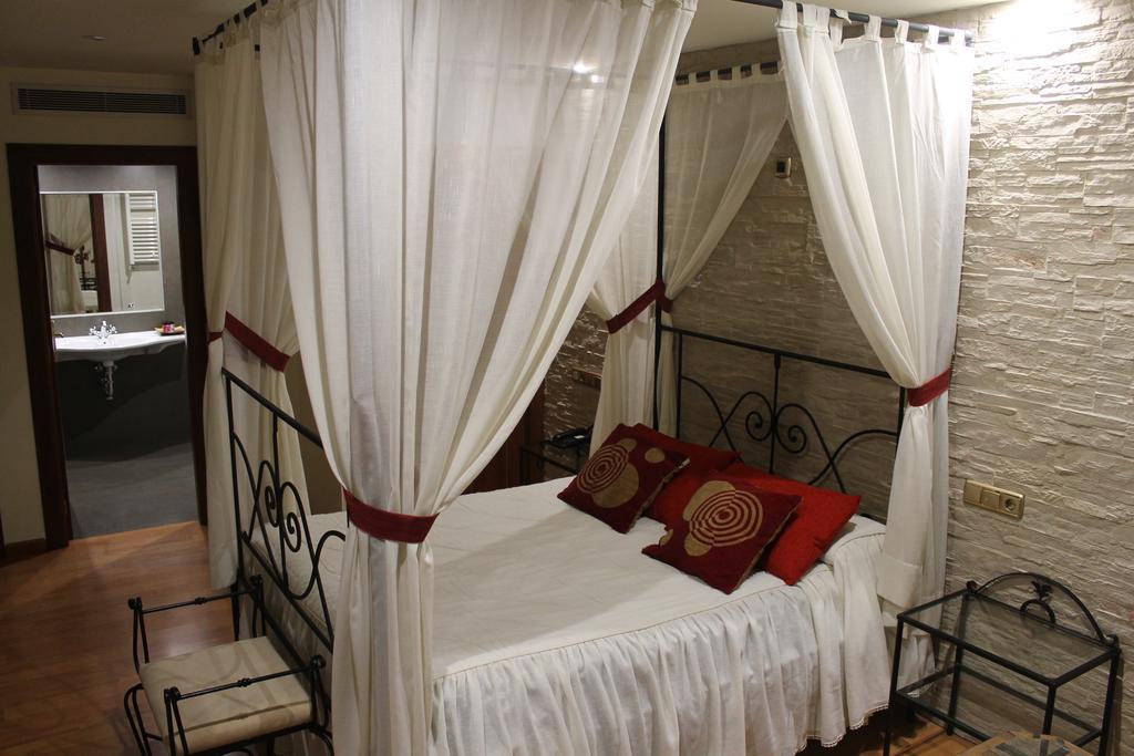 Hotel El Castillo Ponferrada Bagian luar foto