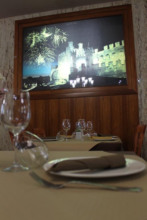 Hotel El Castillo Ponferrada Bagian luar foto