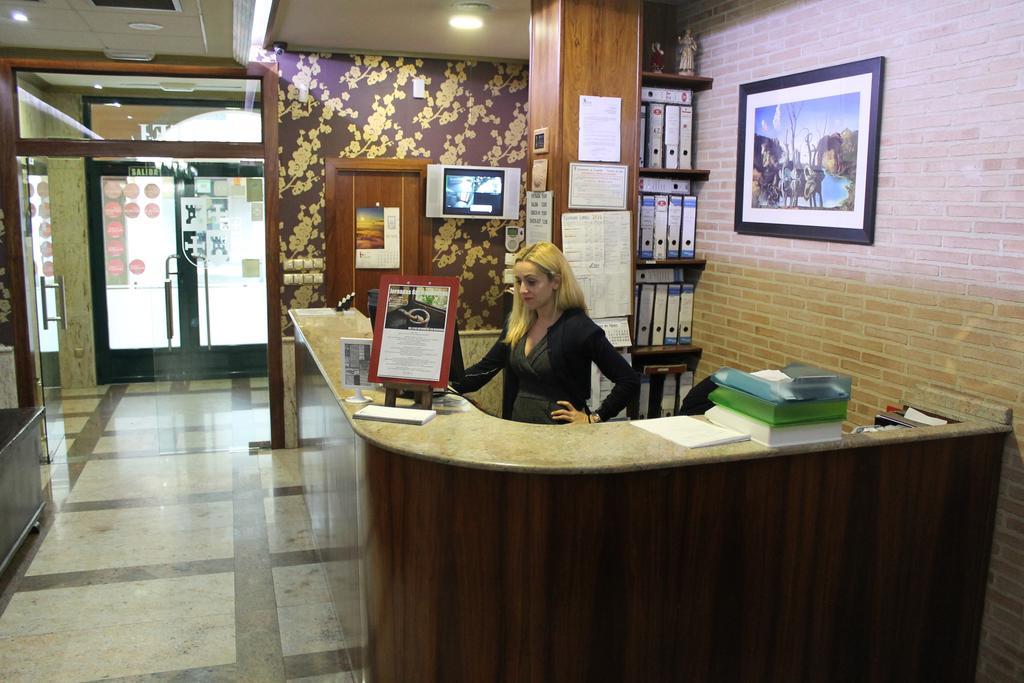 Hotel El Castillo Ponferrada Bagian luar foto
